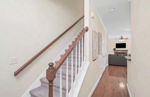 Cozy 2BR Home Near Ft Jackson - Photo 25