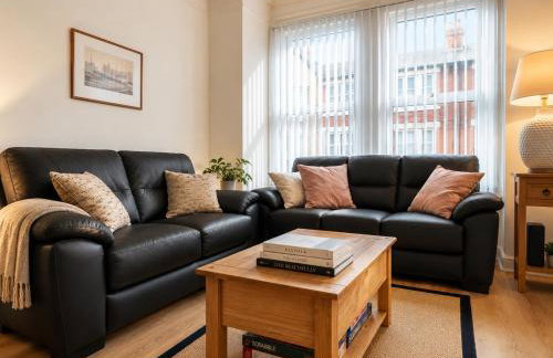 3BR Home Near Liverpool Free Parking Sleeps 5 - Foto 2