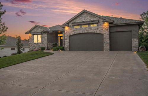 Luxury Stay with Golf Simulator and 3 King Bedrooms - Foto 66