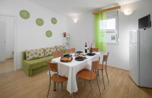 Awesome Home In Tinjan - Foto 7