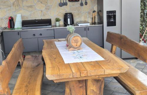 Villa Lemily - Five Bedroom with Swimming Pool - Photo 7