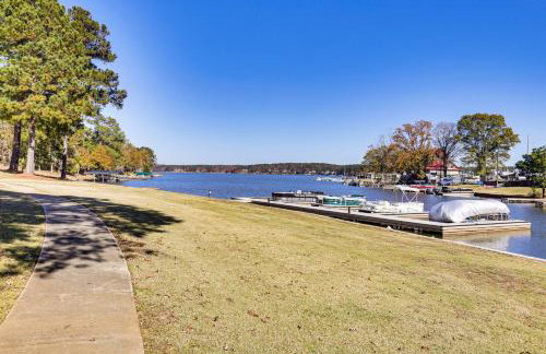 Private Patio, Decks Waterfront Eatonton Townhome - Foto 1