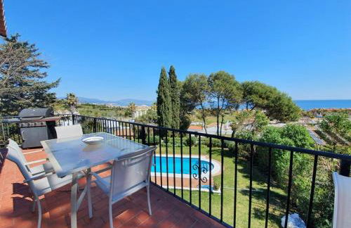 5 Bedroom Villa with HEATED Pool with breath-taking Sea Views, Walking distances to Shops Restaurants Beach - Photo 12