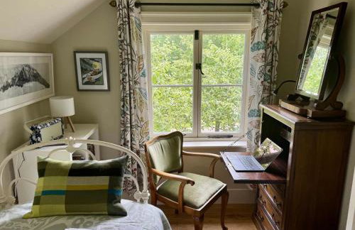 The East Wing Set in Beautiful Gardens Parking - Foto 10