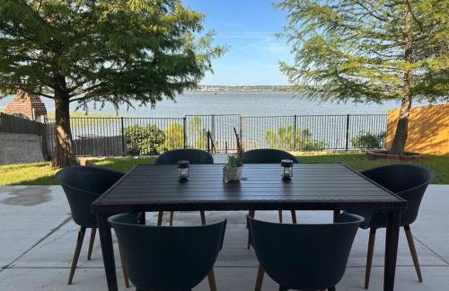 Lake Front Home, around 15 minutes drive to AT&T and Epic Water - Foto 22