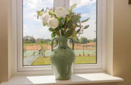 Meadow Manor And Spa - Photo 6