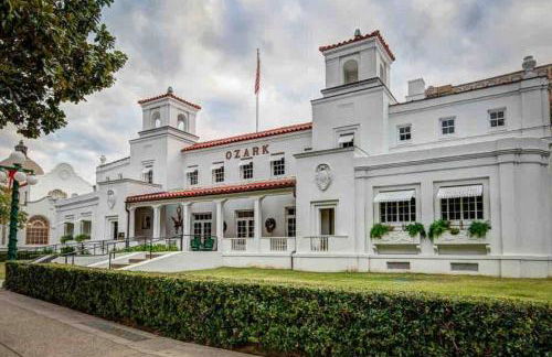 'Queen of the Turf' Walk to Oaklawn Racing and Gaming - Foto 17