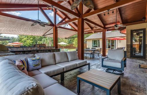 DFW Large Vacation Retreat with Private Pool and Hot Tub - Foto 10