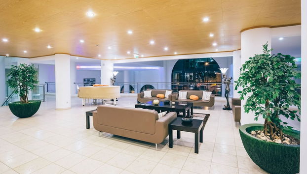 Coin salon dans le hall