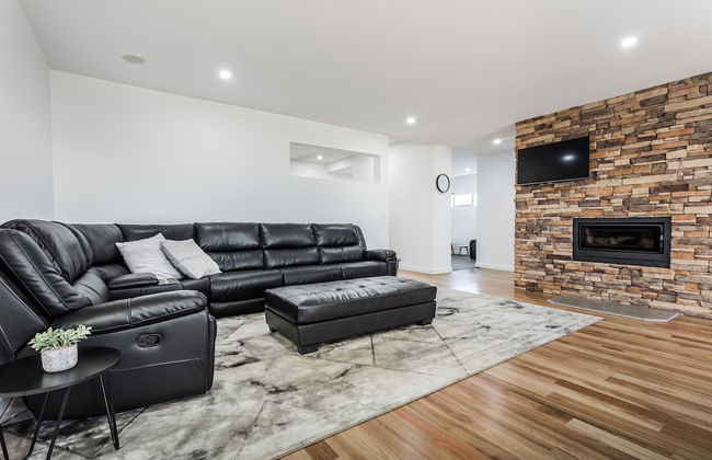 Luxe Home by the BnB Collection - Photo 14