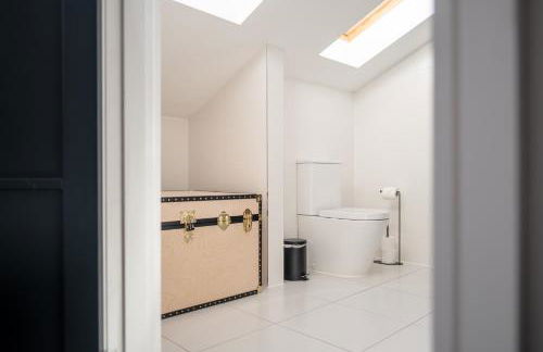 Luxury 4BDR House By Torr Property Group Short Lets & Serviced Accommodation With Free Gated Secure Parking & Private Patio Garden Liverpool - Foto 43