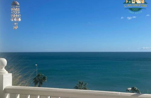 Seafront Townhouse with Stunning Mediterranean Views, community pool - Foto 21