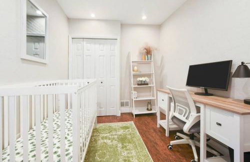 HostWise Stays - The Carnegie - Sauna, 1 Block from Butler St, Family Friendly - Foto 9