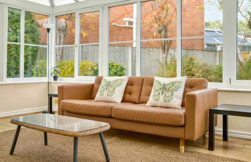 Spacious 4 Bedroom Warrington House with Free Parking Perfect for Contractors, Families and Business Guests - Foto 27