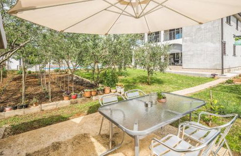 2 Bedroom Lovely Apartment In Nova Vas - Foto 16