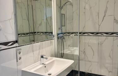 CLS Moderne City-Wohnung Hamburg mit Smart-TV, Nespresso Maschine inklusive Kapseln, Blick über Hamburg, Cafe im Haus, Bus gegenüber, Flex Check-In - Foto 8