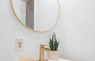 Retro Retreat: 1br home w/ WFH desk, livingroom, and fire pit - Foto 8