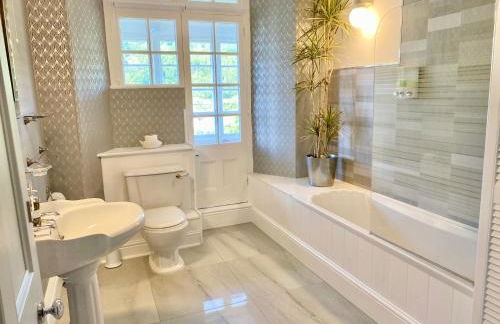 Simply the best ! 4 min walk to Beach, Pubs, Restaurants, Shops, Htd Pool, Hottub, Games rm, 1 acre Garden, BBQ's Coast to Coast cycle path, Beautiful, Bassets acre, Only six 1-3 bedroom SUPERB apartments, Free Parking and WIFI - Foto 11