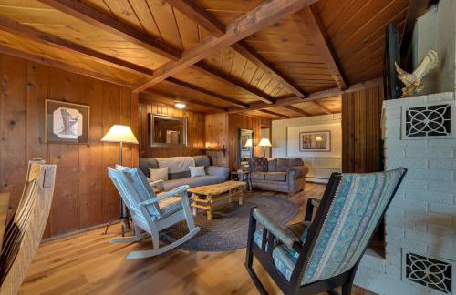 Cozy Harbor Springs Vacation Rental, 13 Mi to Town - Foto 3