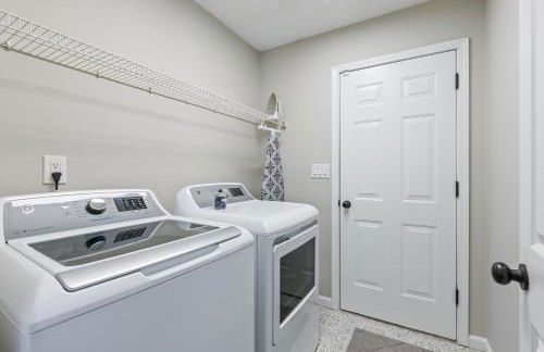 Fully Fenced & Stylish 3BR Near LakePoint Sports - Foto 26