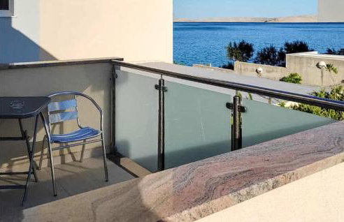 Awesome Apartment In Rtina With Kitchen - Foto 7