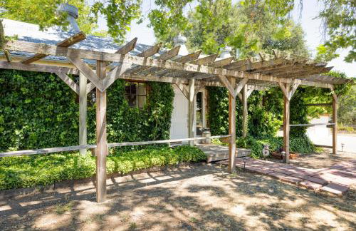 Charming Milk Barn Home on Vineyard Estate - Foto 22