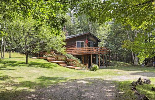 The Treehouse Lakes & Trails Cabin cabin - Photo 1