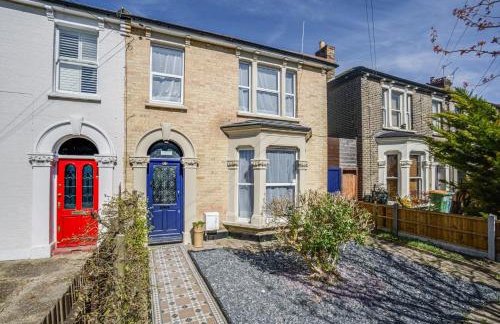 4BR Family Home, Garden, WiFi, 5mins to Elisabeth Line & 10min to Stratford - Foto 7