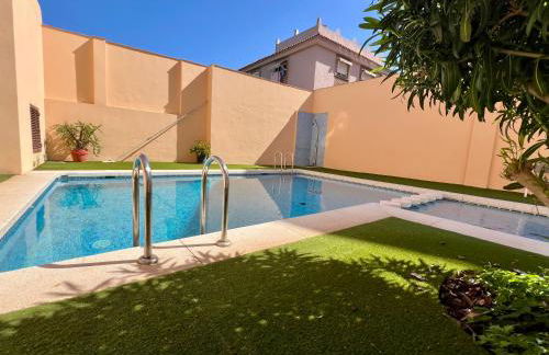 Urban Retreat with Views & Terrace - Foto 24