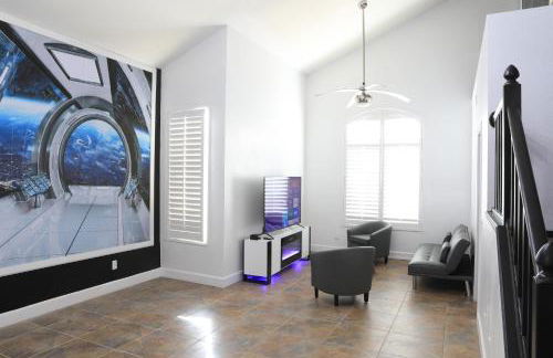 Comfy Expansive Home - Near the Strip - Heated Pool - Foto 25