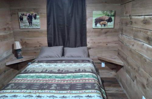 Cabin with a tree house on a buffalo farm . - Foto 7