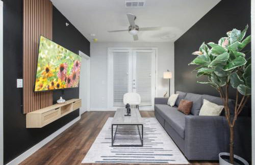 1BR Escape w Pool,Gym-Near Rvrwalk,Dome & Cnv Ctr - Foto 1