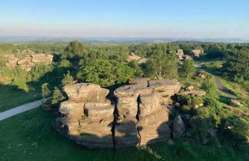 3 Bed Countryside Cottage in Harrogate with free parking and strong wifi - Photo 49