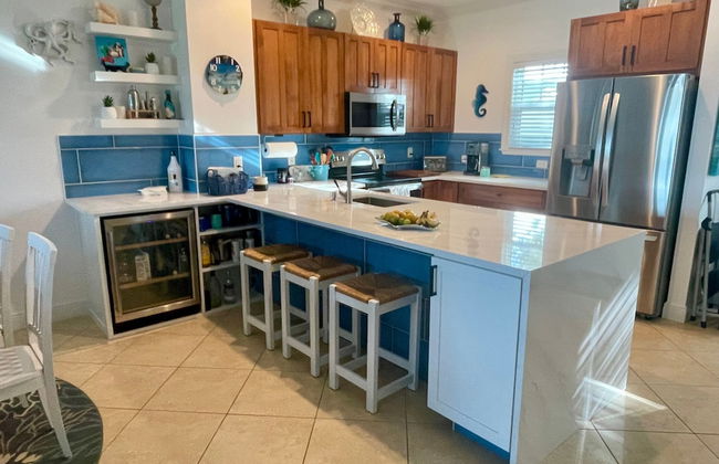 Waterfront Luxury Villa With Sunset Views And Boat Slip 3 Bedroom Townhouse by RedAwning - Photo 6