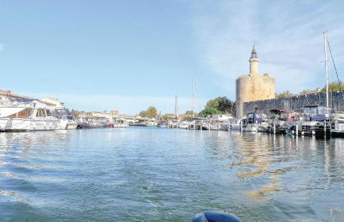 Gorgeous Apartment In Aigues-Mortes - Foto 8