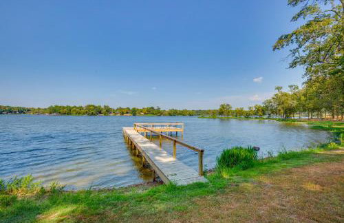 Lakefront Cabin with 2 Lofts, Boats on 4 Acres - Foto 33