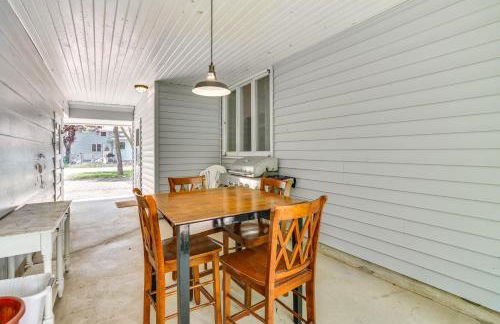 Lakeside Litchfield Home with Patio and Gas Grill! - Foto 24