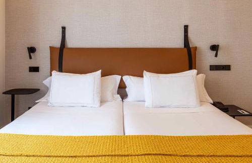 Suites Viena Plaza de España - Photo 14