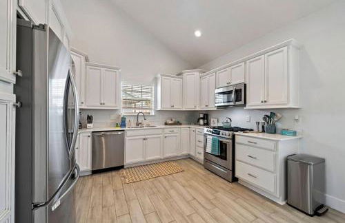 Gorgeous Home with Huge Private Pool and Game Room - Foto 15