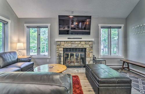 Unwind Fireside and Walk to Slopes! Poconos Getaway - Foto 5