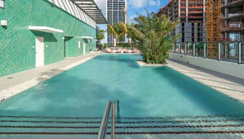 Modern Chic 1BR Downtown with Rooftop Pool & Views - Foto 2