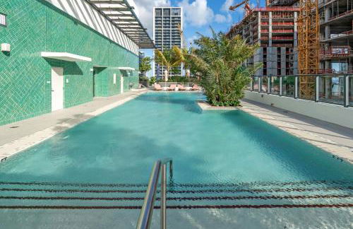 Modern Chic 1BR Downtown with Rooftop Pool & Views - Foto 2