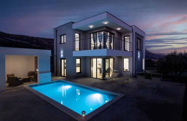 Dazzling Kaštel Novi Villa With Private Pool and Scenic Sea Views - Foto 36
