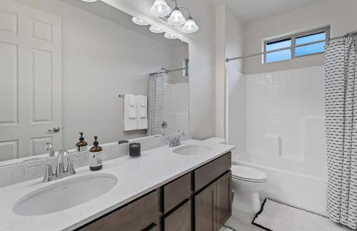 Flagstaff 3BR Cozy Retreat w Fireplace & BBQ - Foto 23