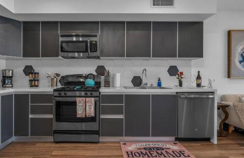 Amazing, Spacious Unit, Heart LA - Photo 14