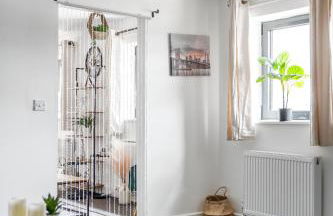 Modern 1-Bed Apartment with Parking near Heathrow - Photo 19