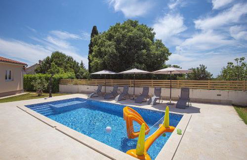 Villa mit Pool und klimatisierten Schlafzimmern - Foto 1