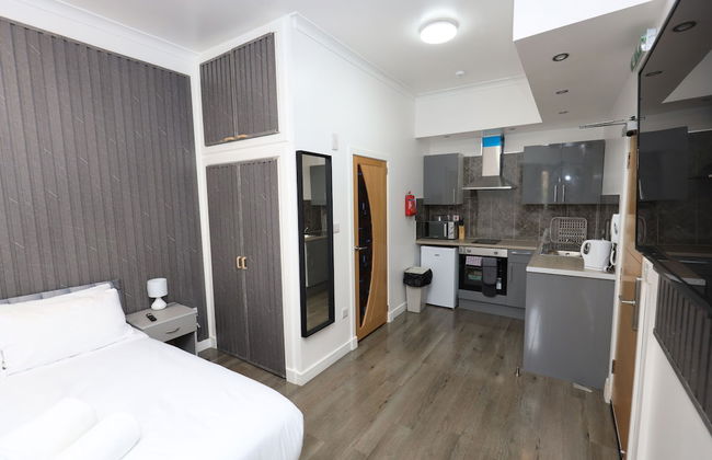 VR Apartments - Photo 28