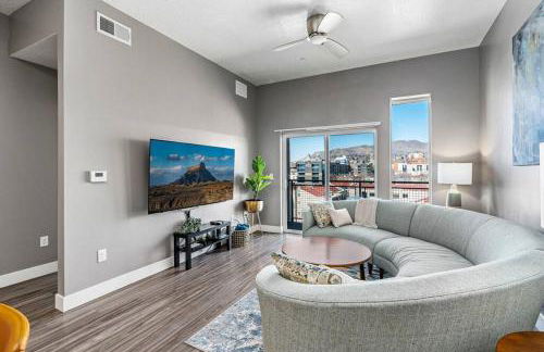 Penthouse Apt - PoolGymHotTubPkg - View! - Foto 16