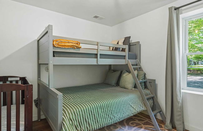 Lake Daze by Avantstay Lakefront w/ Modern Interior, Enclosed Porch & Hot Tub - Foto 40